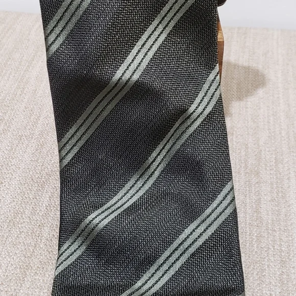 NWOT! DOLCE & GABBANA Men's All Silk Striped Neck Tie (58.5x3.75) Olive/Green